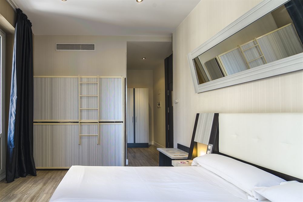 Petit Palace Triball Madrid Eksteriør bilde